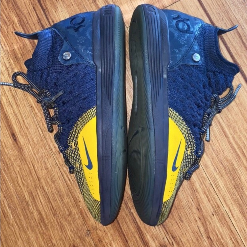 Nike KD 11’s size 7 men’s/youth. Used great shape.